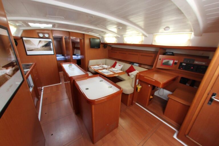 Beneteau Cyclades 50 - Moonbreeze - Malta Charters - Interior