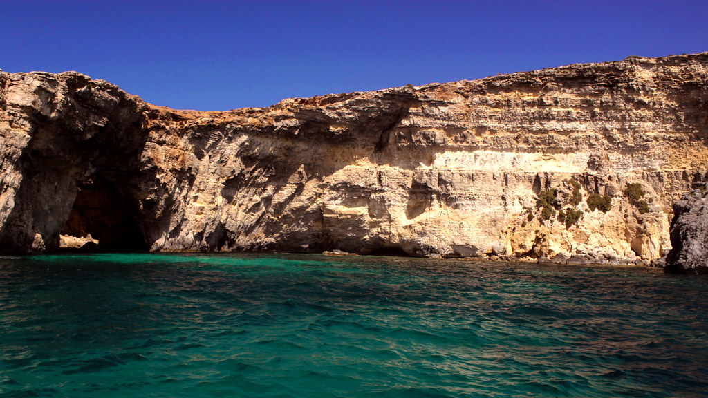 Comino’s-Crystal-Lagoon